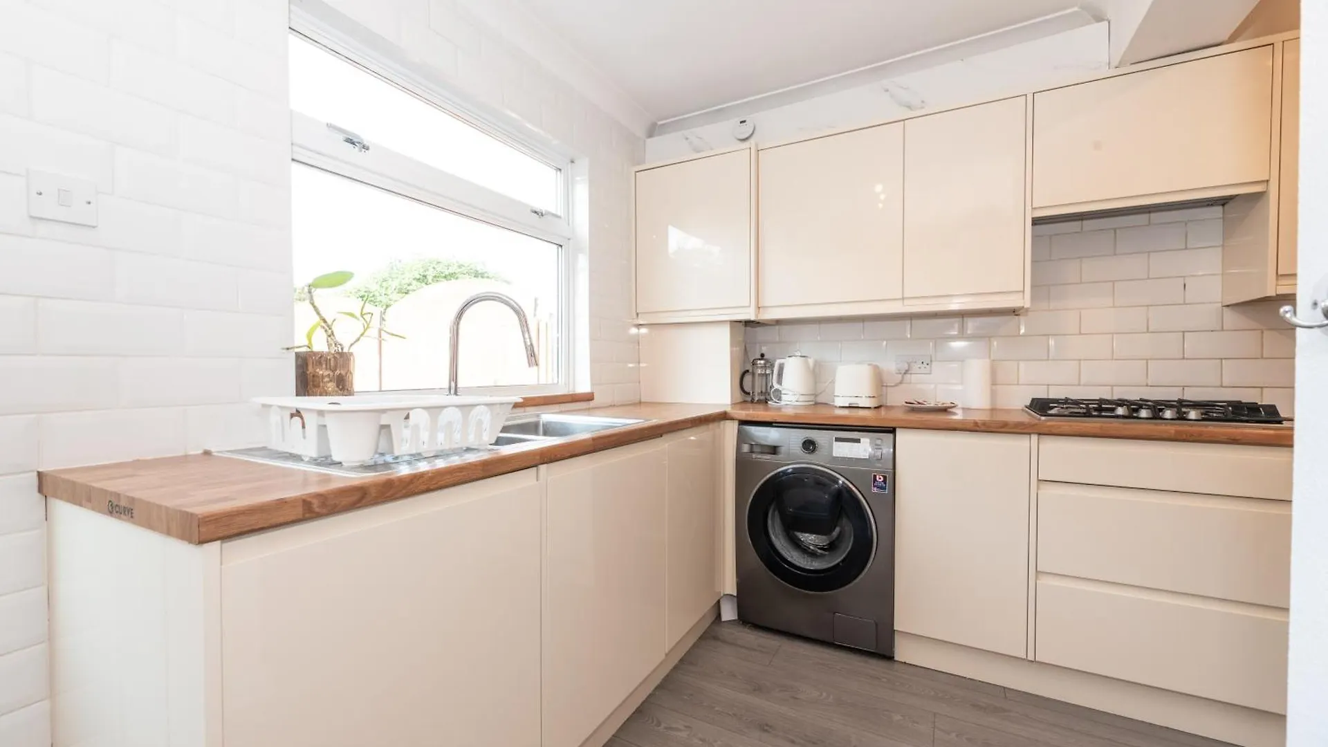 4 Bedroom Family Home In South East London Welling 0*,  United Kingdom