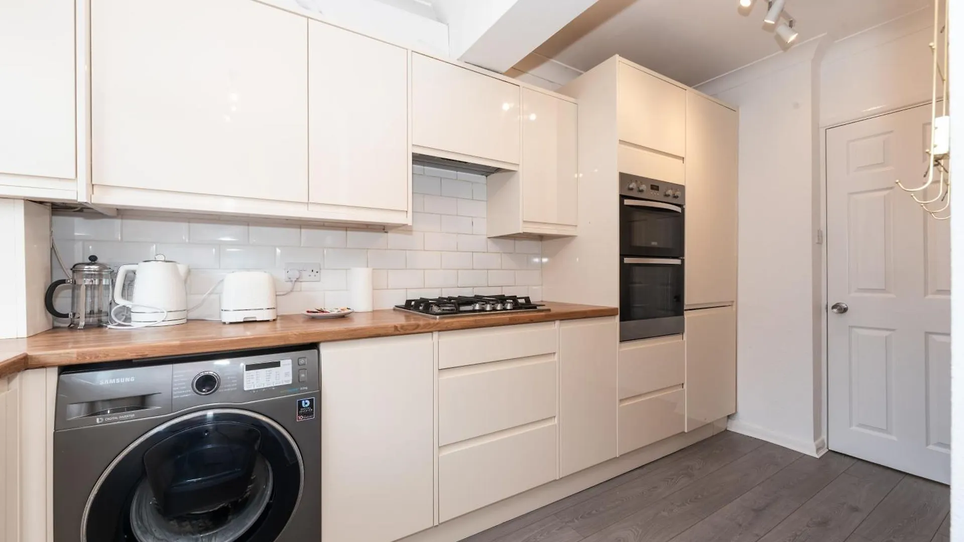4 Bedroom Family Home In South East London Welling 0*,
