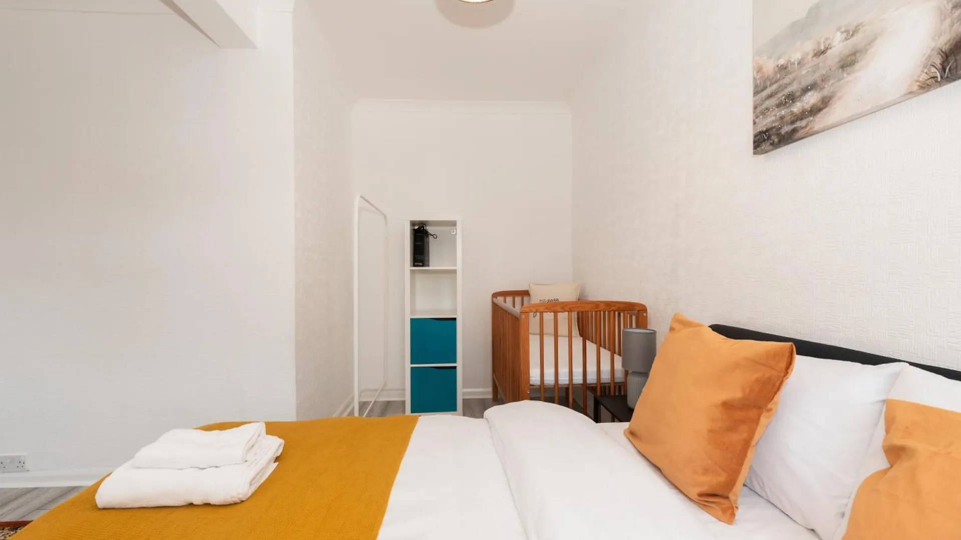 4 Bedroom Family Home In South East London Welling Holiday home