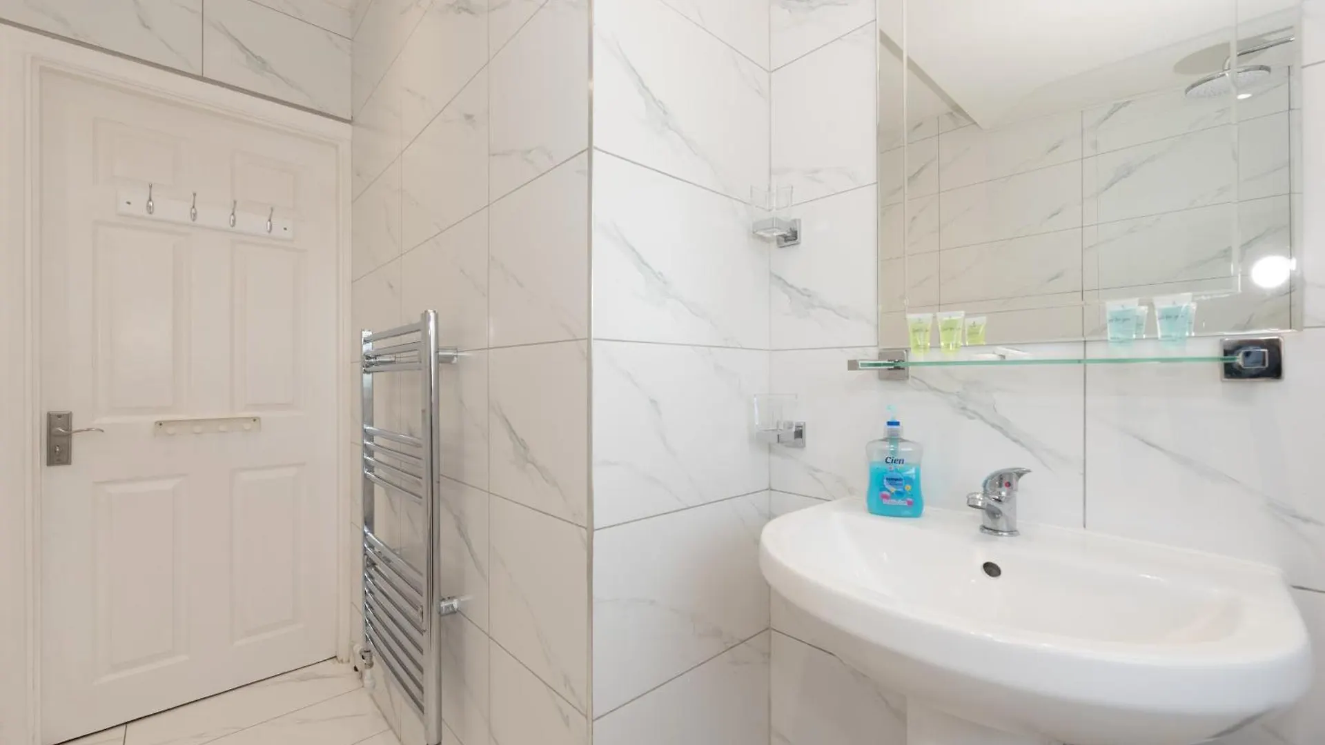 4 Bedroom Family Home In South East London Welling 0*,  United Kingdom