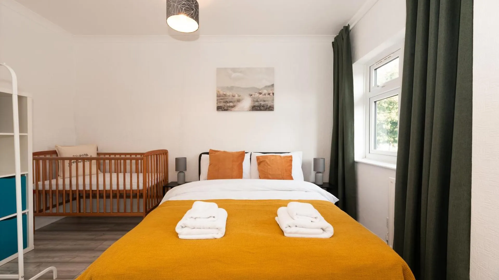 4 Bedroom Family Home In South East London Welling 0*,  United Kingdom